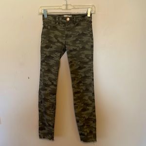 Abercrombie Kids Camo pull on Jean Leggings.